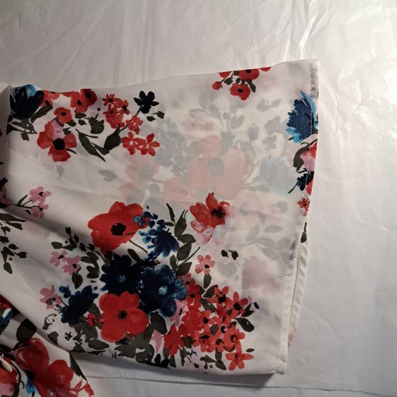 CUPCAKES & CASHMERE Kirei Romper PLAYSUIT Size 4 floral SILKY SOFT PREPPY BEACH - Picture 8 of 13